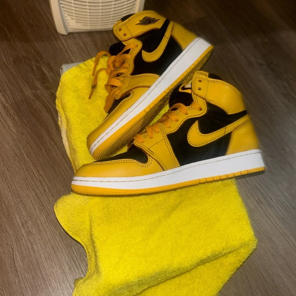 Jordan High OG Pollen Black Yellow Sneakers - Picture 7 of 9